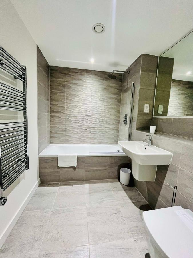 Stunning One Bedroom Apartment In Old Trafford Manchester Eksteriør billede